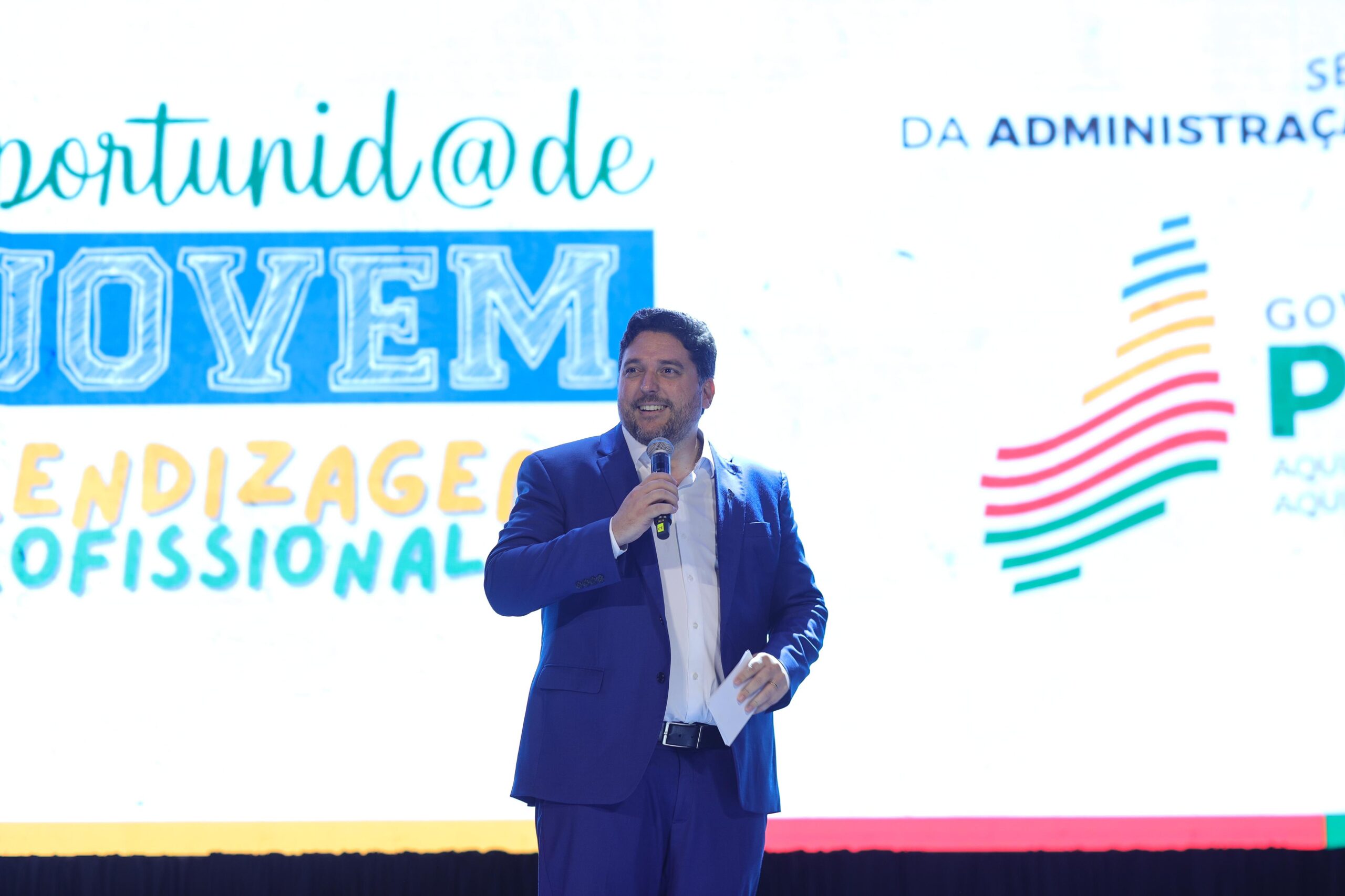 Governo contrata 400 jovens aprendizes