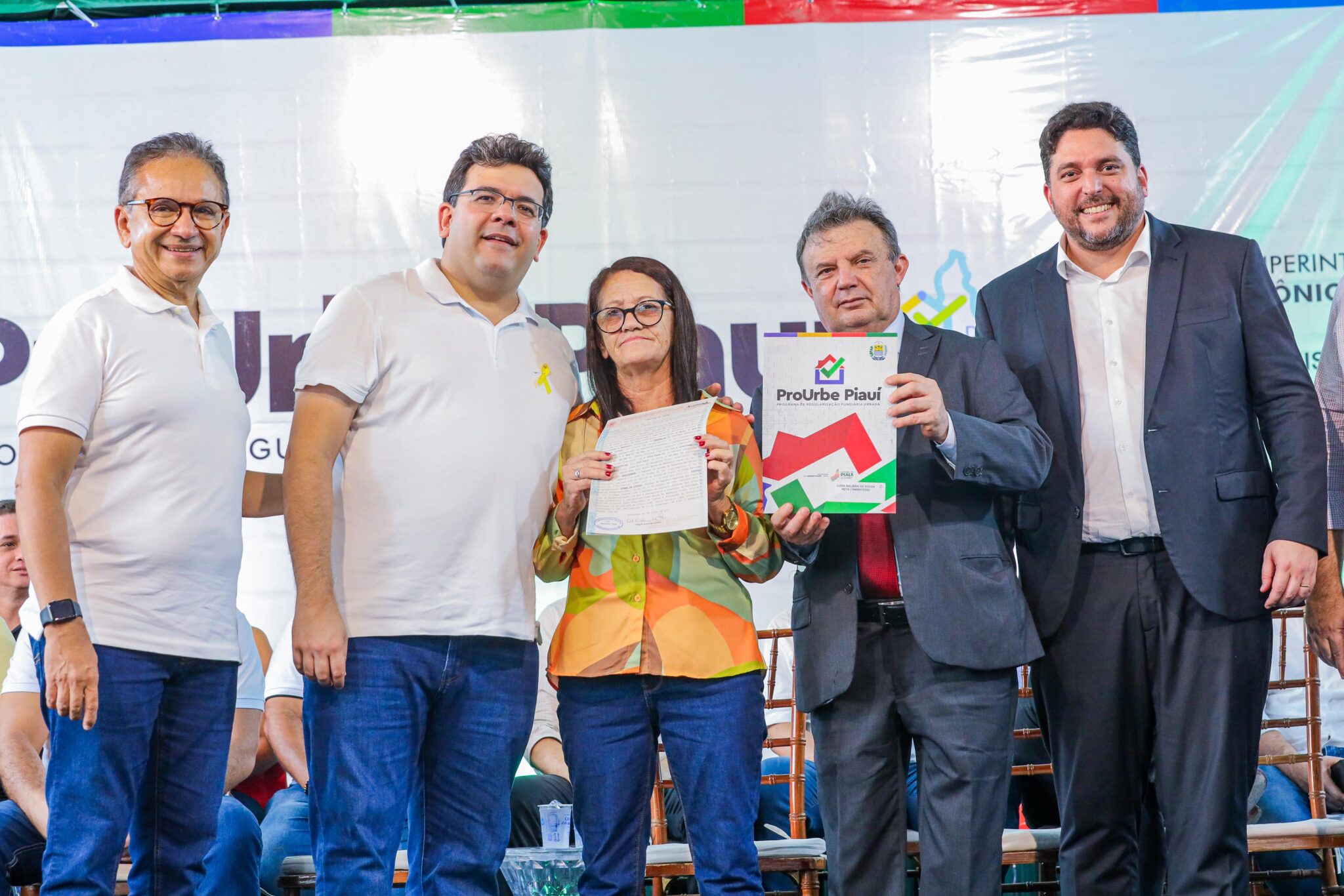 ProUrbe: Governo do Estado entrega 132 registros de imóveis em Parnaíba