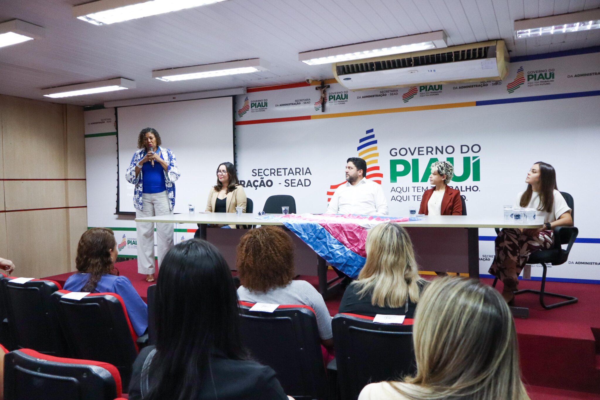 Escola de Governo promove seminário sobre a diversidade e inclusão da LGBTQIAPN+ no serviço público