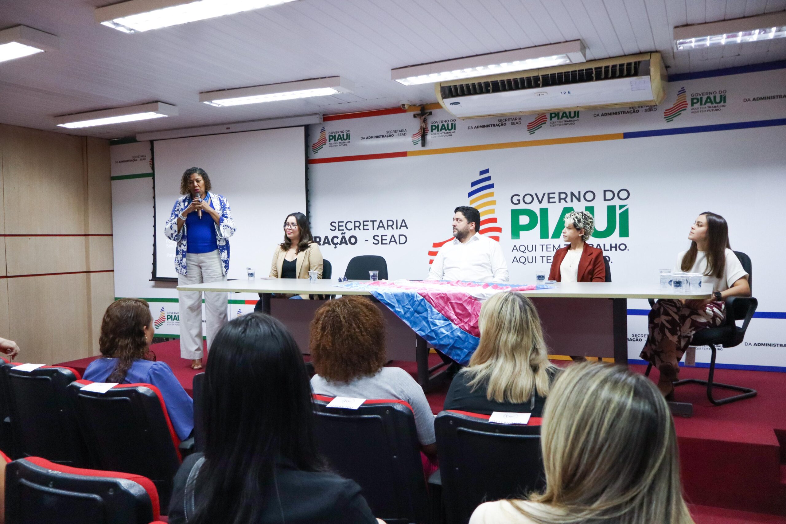 Escola de Governo promove seminário sobre a diversidade e inclusão da LGBTQIAPN+ no serviço público