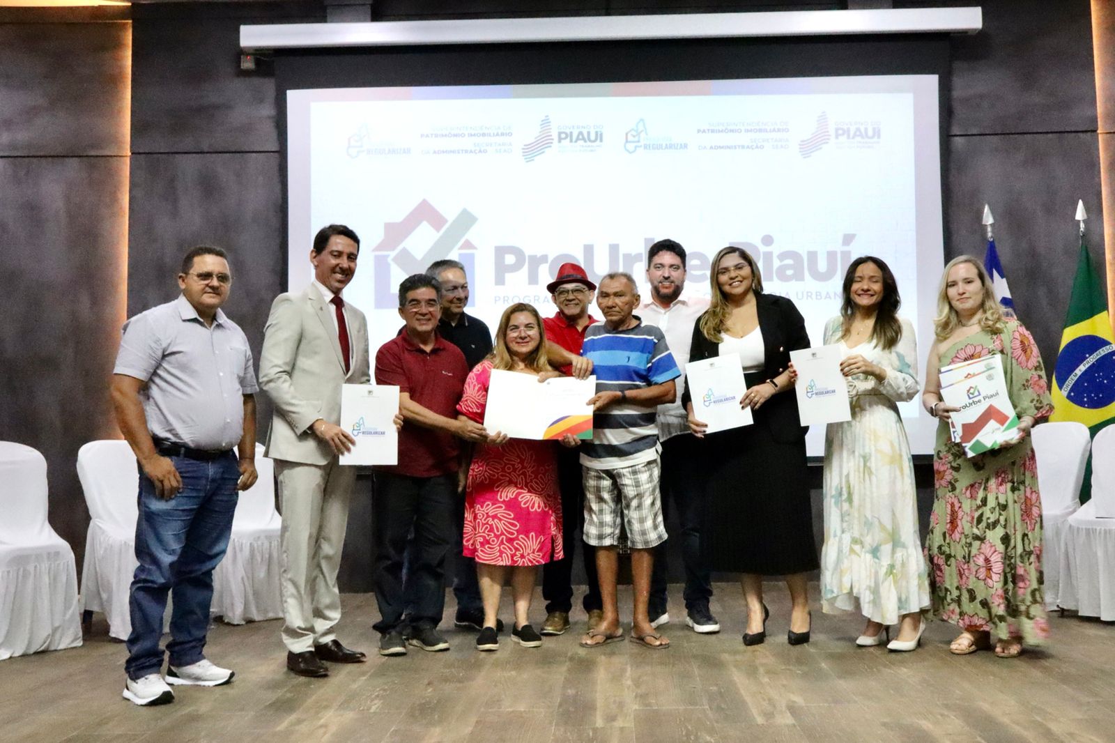 Sead entrega registros de imóveis em São João do Arraial-PI