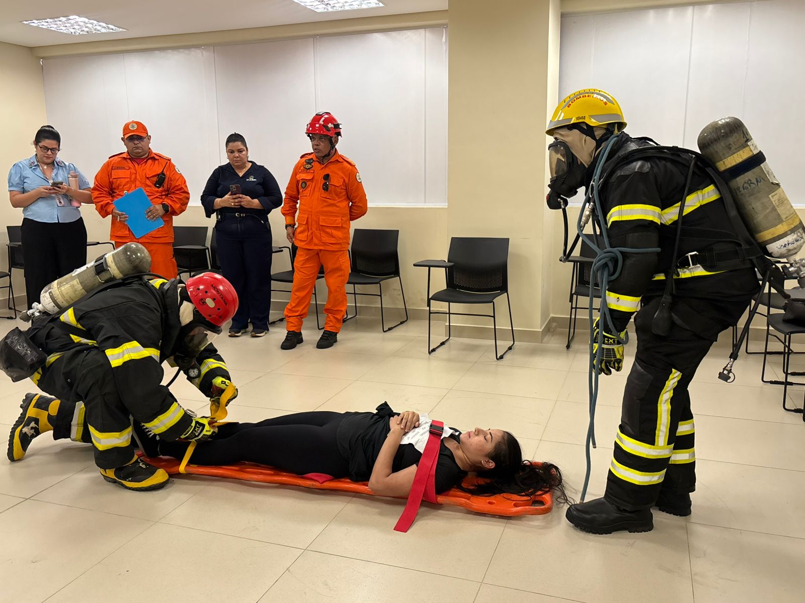 Simulação de evacuação na Dona Evangelina Rosa prepara resposta rápida e eficaz a situações emergenciais