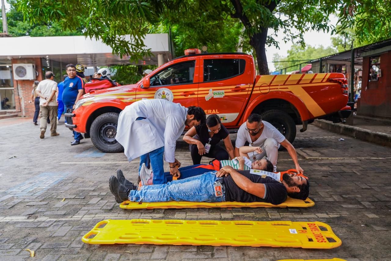 HGV recebe simulação realística de incêndio e mobiliza órgãos de segurança em Teresina