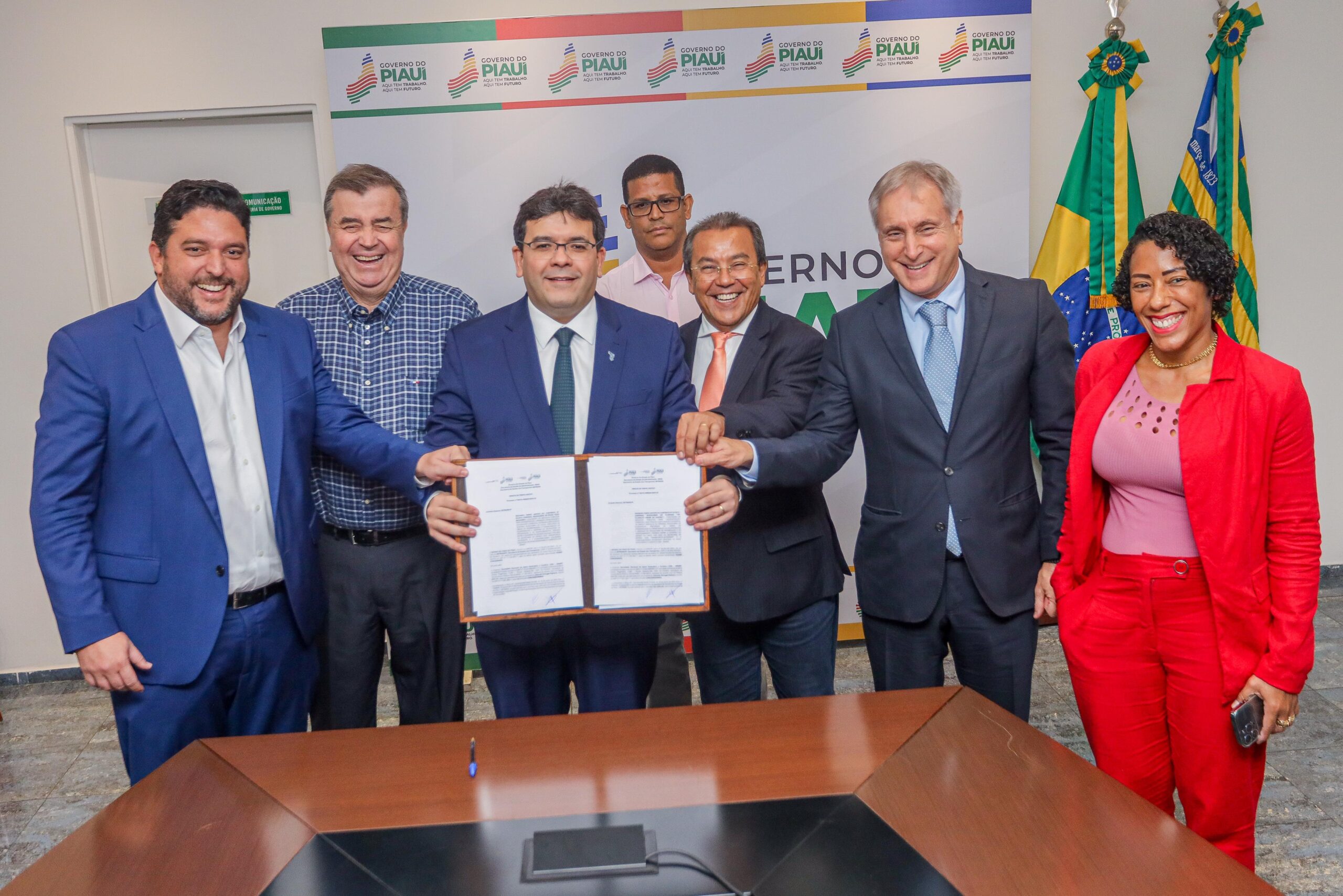 Governo renova contrato de concessão das rodoviárias de Picos e Floriano, que inclui obras de R$13 milhões nos terminais